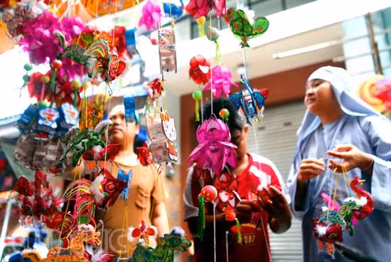 Tp.Hồ Chí Minh: Phố lồng đèn rực rỡ đón Trung Thu ảnh 7