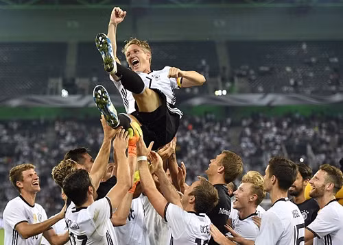 Schweinsteiger nghẹn ngào chia tay tuyển Đức ảnh 5