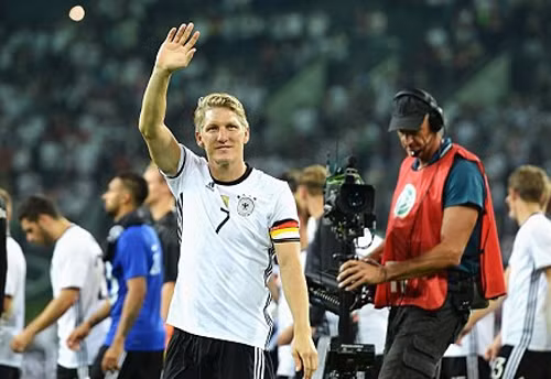 Schweinsteiger nghẹn ngào chia tay tuyển Đức ảnh 4