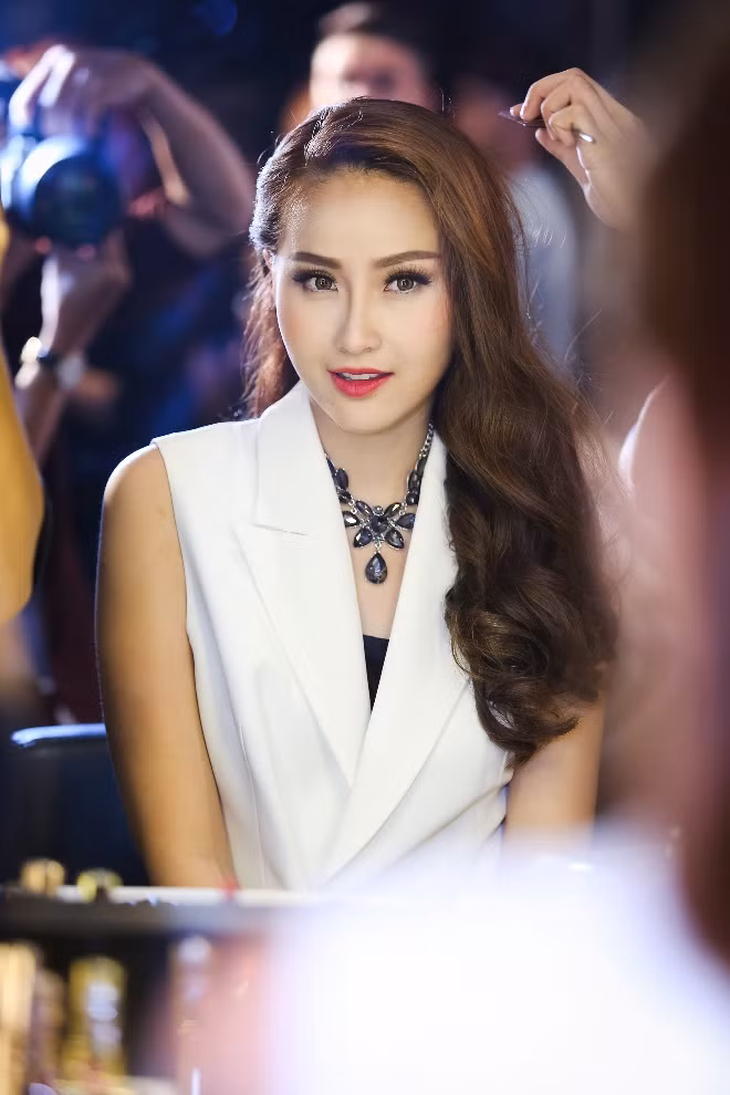 Vẻ đẹp chuẩn style Hoa hậu của Á quân The Face Khánh Ngân ảnh 6