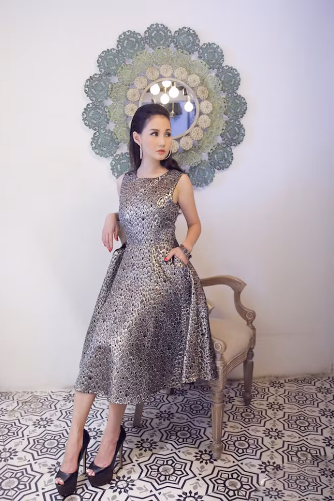 Hoa hậu quý bà Sương Đặng sang trọng với đầm ánh bạc ảnh 5
