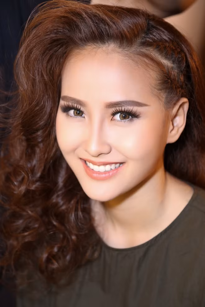 Vẻ đẹp chuẩn style Hoa hậu của Á quân The Face Khánh Ngân ảnh 2