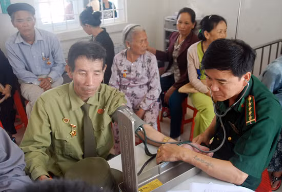 Phát huy sức mạnh tổng hợp của quân dân y gắn với an sinh xã hội ảnh 1