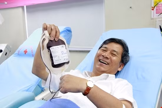 Người thầy thuốc tận tâm với sáng kiến “Ngân hàng máu sống” ảnh 1