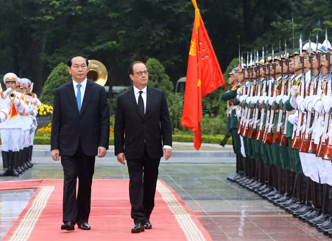 Những hình ảnh đầu tiên Tổng thống Pháp Hollande tại Việt Nam ảnh 5