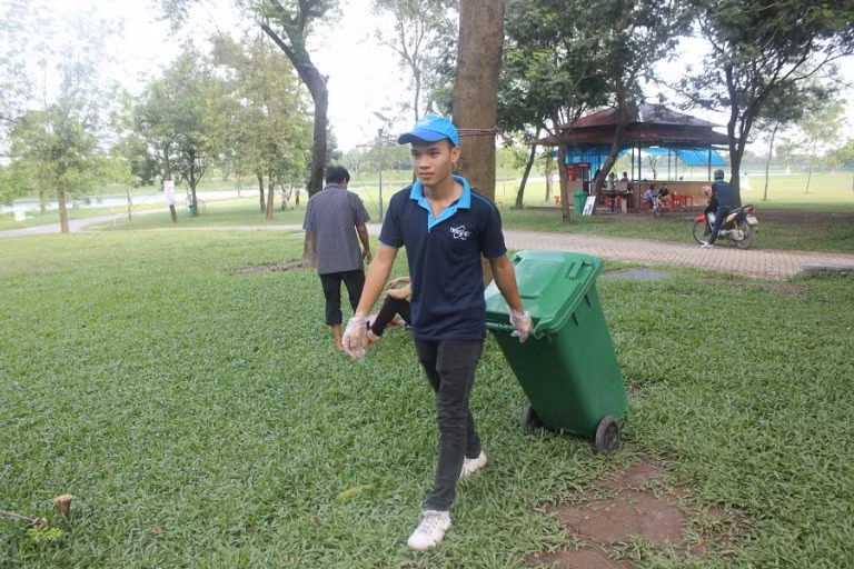 Công viên Yên Sở sạch bong nhờ tuyên truyền không xả rác ảnh 4