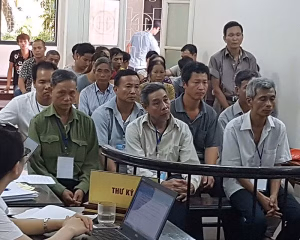 Phạt tù nhóm đối tượng hủy hoại tài sản của người dân ảnh 1