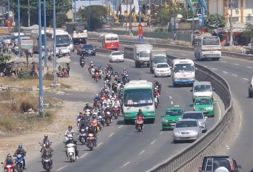 Ùn ùn kéo về thành phố Hồ Chí Minh sau lễ 2/9 ảnh 3