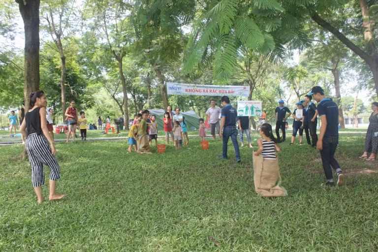 Công viên Yên Sở sạch bong nhờ tuyên truyền không xả rác ảnh 5