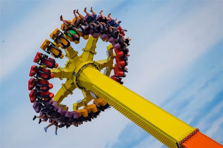 Du khách thích thú với Tháp rơi tự do tại Asia Park ảnh 7