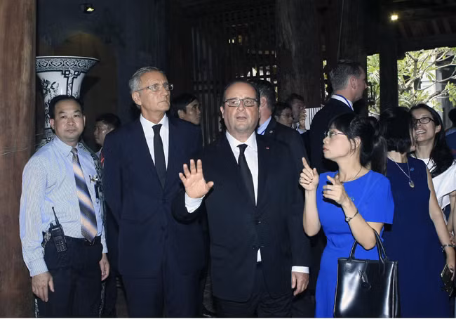 Tổng thống Pháp Hollande dạo chơi phố cổ Hà Nội ảnh 6
