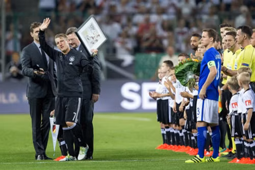 Schweinsteiger nghẹn ngào chia tay tuyển Đức ảnh 3