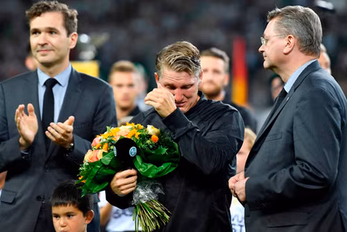 Schweinsteiger nghẹn ngào chia tay tuyển Đức ảnh 2