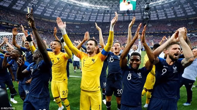 Xúc động chùm ảnh Pháp ăn mừng chức vô địch World Cup 2018 ảnh 9
