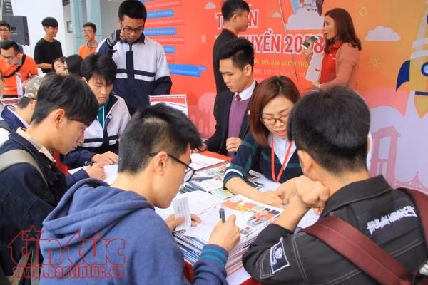 Gần 20.000 học sinh tham gia Ngày hội tư vấn tuyển sinh hướng nghiệp 2018 ảnh 5