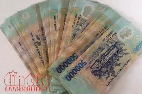 'Vui vẻ' với gái bán dâm trong khách sạn rồi cưỡng đoạt tài sản ảnh 2
