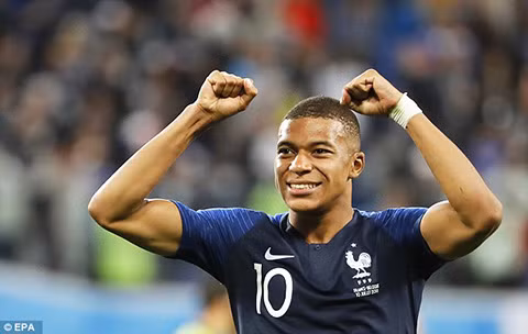WORLD CUP 2018: Đối đầu với Mbappe, chỉ còn cách nhìn lên trời cầu nguyện ảnh 1