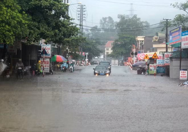 Thời tiết 17/7: Mưa lớn ở miền Trung, nguy cơ lũ quét, sạt lở đất từ Thanh Hóa đến Hà Tĩnh ảnh 1