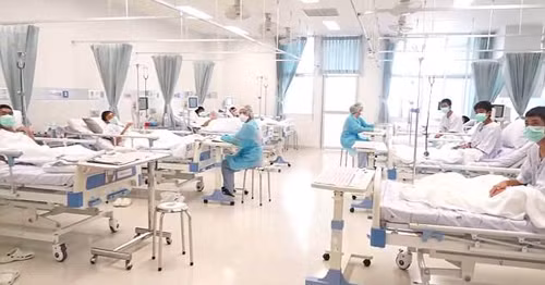 Người hùng tị nạn của đội bóng Thái Lan mắc kẹt trong hang Tham Luang ảnh 2