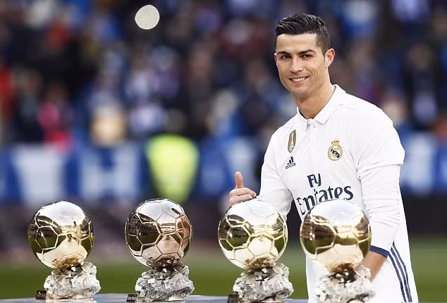 Ronaldo rời Real: Chia tay ‘mối tình thập kỷ’ ảnh 4