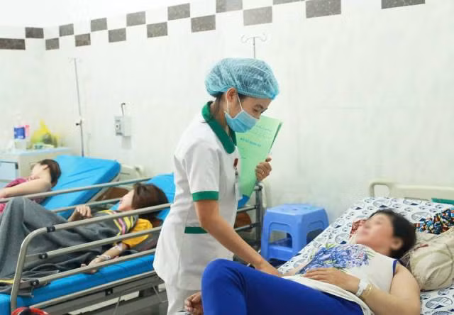  13 công nhân nhập viện cấp cứu vì ngộ độc khí amoniac ảnh 1
