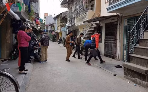 'Ngáo đá' dùng bóng đèn tuýp đâm trúng cổ công an phường ảnh 1