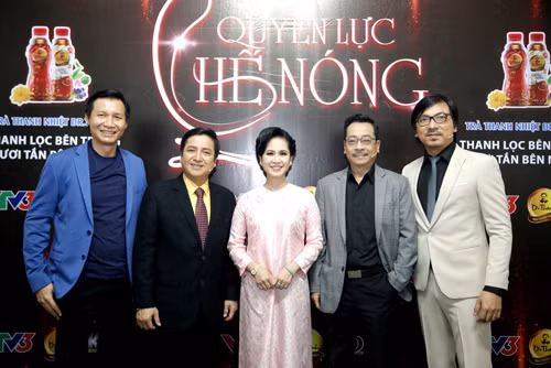 Trần Uyên Phương lần đầu tiên đóng vai 'người đẹp ca hát' trong gameshow Quyền lực ghế nóng ảnh 1