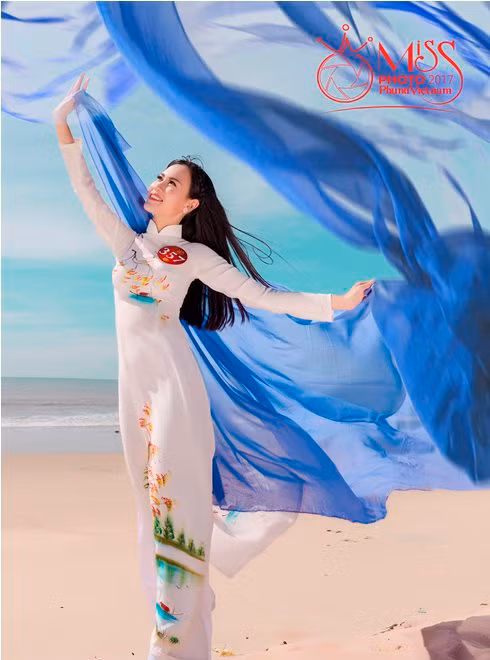 Ngắm vẻ đẹp thanh khiết của thí sinh Miss Photo cùng áo dài trước biển ảnh 18