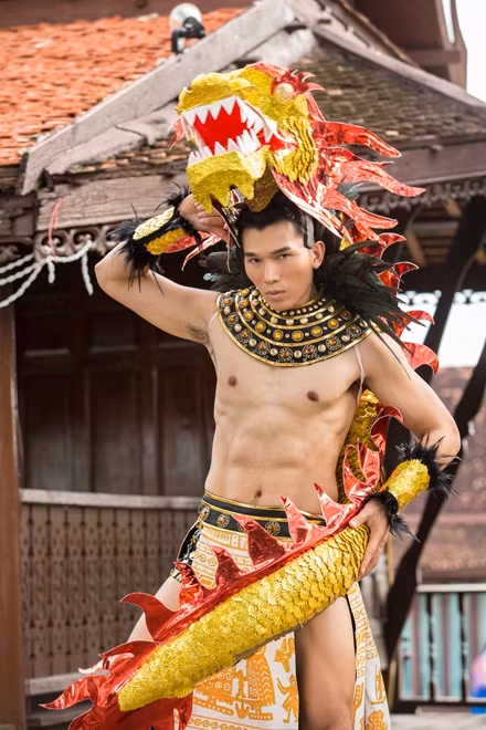 Báo Thái Lan ca ngợi Trương Ngọc Tình và trang phục dân tộc Việt Nam tại cuộc thi Manhunt ảnh 6