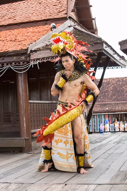 Báo Thái Lan ca ngợi Trương Ngọc Tình và trang phục dân tộc Việt Nam tại cuộc thi Manhunt ảnh 5
