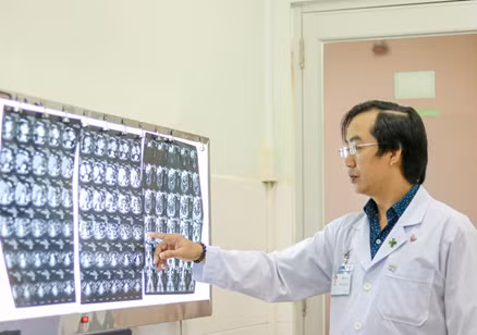 Hy hữu xương cá đâm thủng... ruột thừa ảnh 1
