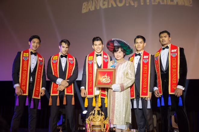 Ngọc Tình đăng quang ngôi vị Nam vương cuộc thi Nam vương Quốc tế 2017 ảnh 9