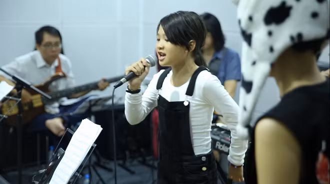 Bốn HLV The Voice Kids hòa giọng cùng nhau trong phòng tập trước thềm Chung kết ảnh 6