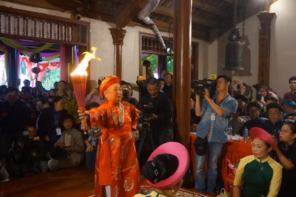 Cẩn trọng với những biến tướng trong nghi lễ hầu đồng ảnh 1