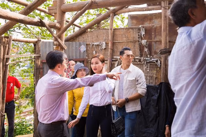 Tân hoa hậu Khánh Ngân trích 150 triệu tiền thưởng chia sẻ nỗi đau với bà con vùng lũ Phú Yên ảnh 9