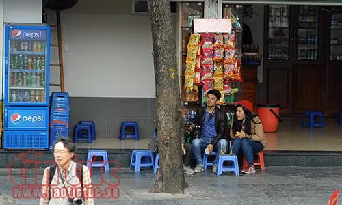 Người Hà Nội co ro trong cái rét đầu đông ảnh 7