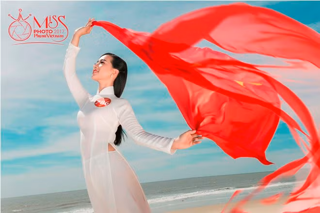Ngắm vẻ đẹp thanh khiết của thí sinh Miss Photo cùng áo dài trước biển ảnh 14