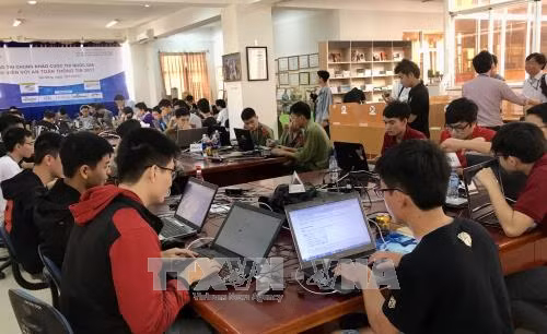 Tạo cơ chế đặc thù thu hút sinh viên học các ngành 'nóng' về công nghệ thông tin ảnh 1