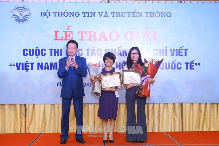 Trao giải tác phẩm báo chí xuất sắc về quá trình hội nhập của Việt Nam ảnh 1
