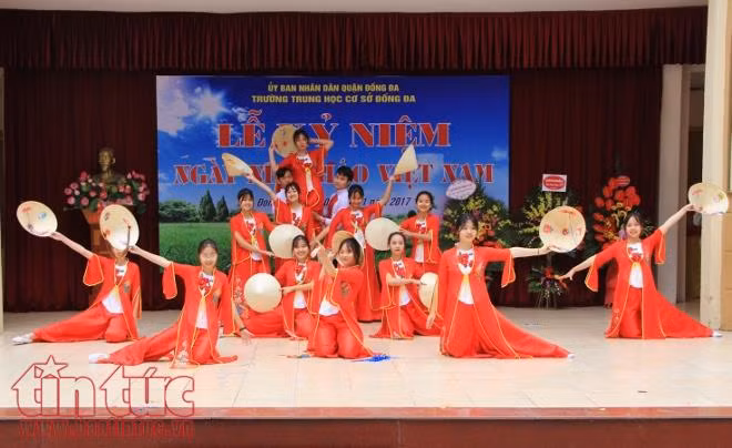 Những hình ảnh ấn tượng về lễ kỷ niệm ngày Nhà giáo Việt Nam 20/11 ảnh 8