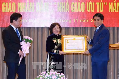 Trao danh hiệu Nhà giáo Nhân dân, Nhà giáo Ưu tú cho các nhà giáo tiêu biểu của Thủ đô ảnh 1