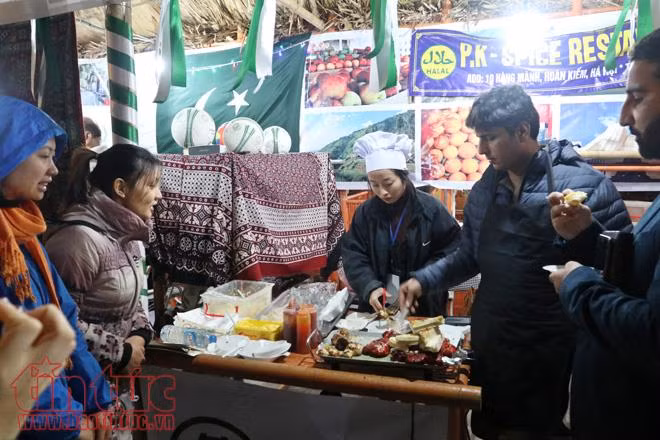 Đến Royal City thưởng thức hàng ngàn đặc sản vùng miền ảnh 10