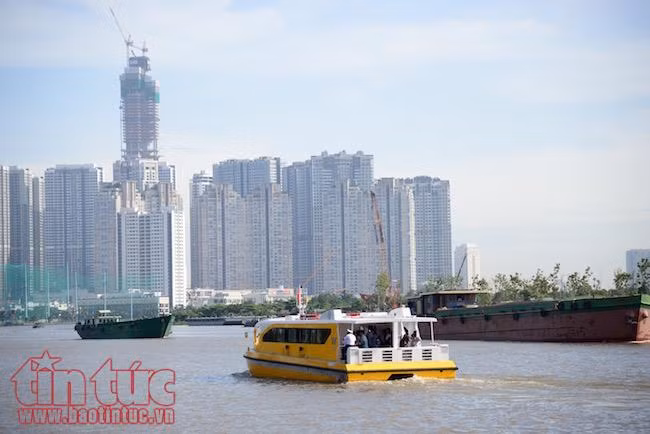 Người dân TP Hồ Chí Minh chính thức được đi tuyến buýt sông ảnh 3