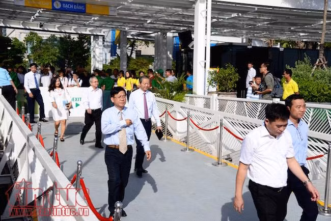 Người dân TP Hồ Chí Minh chính thức được đi tuyến buýt sông ảnh 2