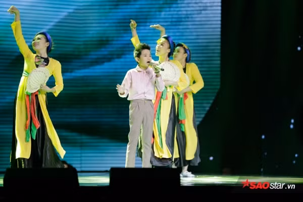 Đình Tâm - Quốc Thái - Hồng Thư giành vé trở lại Chung kết Giọng hát Việt nhí 2017 ảnh 2
