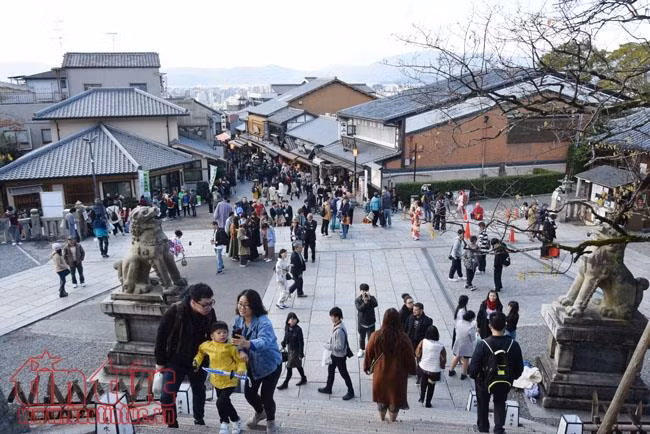 Thăm ngôi chùa nổi tiếng nhất cố đô Kyoto ảnh 1