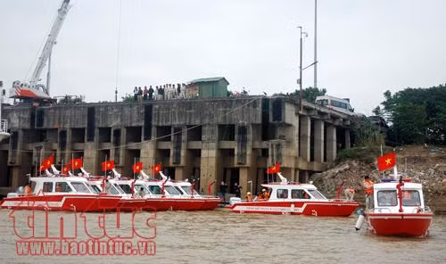 Bộ Công an đưa vào sử dụng 10 ca nô chữa cháy, cứu nạn cứu hộ ảnh 3