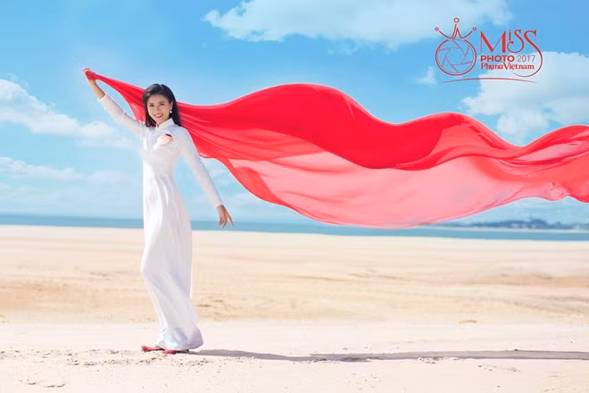 Ngắm vẻ đẹp thanh khiết của thí sinh Miss Photo cùng áo dài trước biển ảnh 16