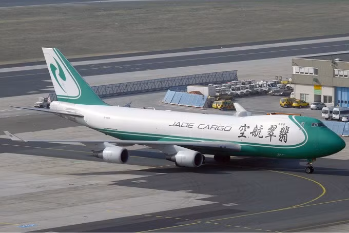 Ở quốc gia này, bạn có thể lên mạng để mua máy bay ảnh 1