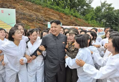 Nhật ký ảnh các chuyến thăm của ông Kim Jong Un ảnh 1